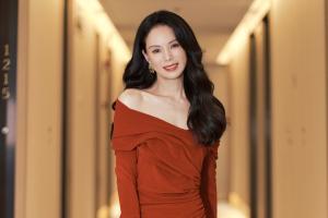 网传“整头都是假发” 李若彤公开洗头影片辟谣
